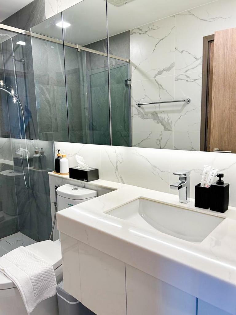 The Astra Sky River Luxury Condo,the Largest Pool Apartment